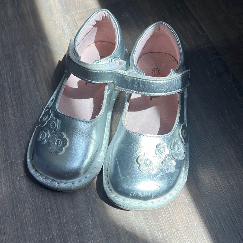 Angel brand/Size 10/Silver Metallic  leather toddler shoes